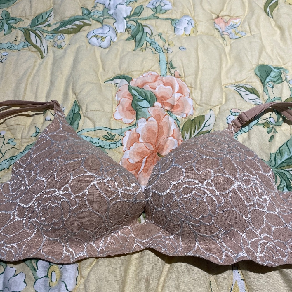 New Victoria Secret Bra size 34B